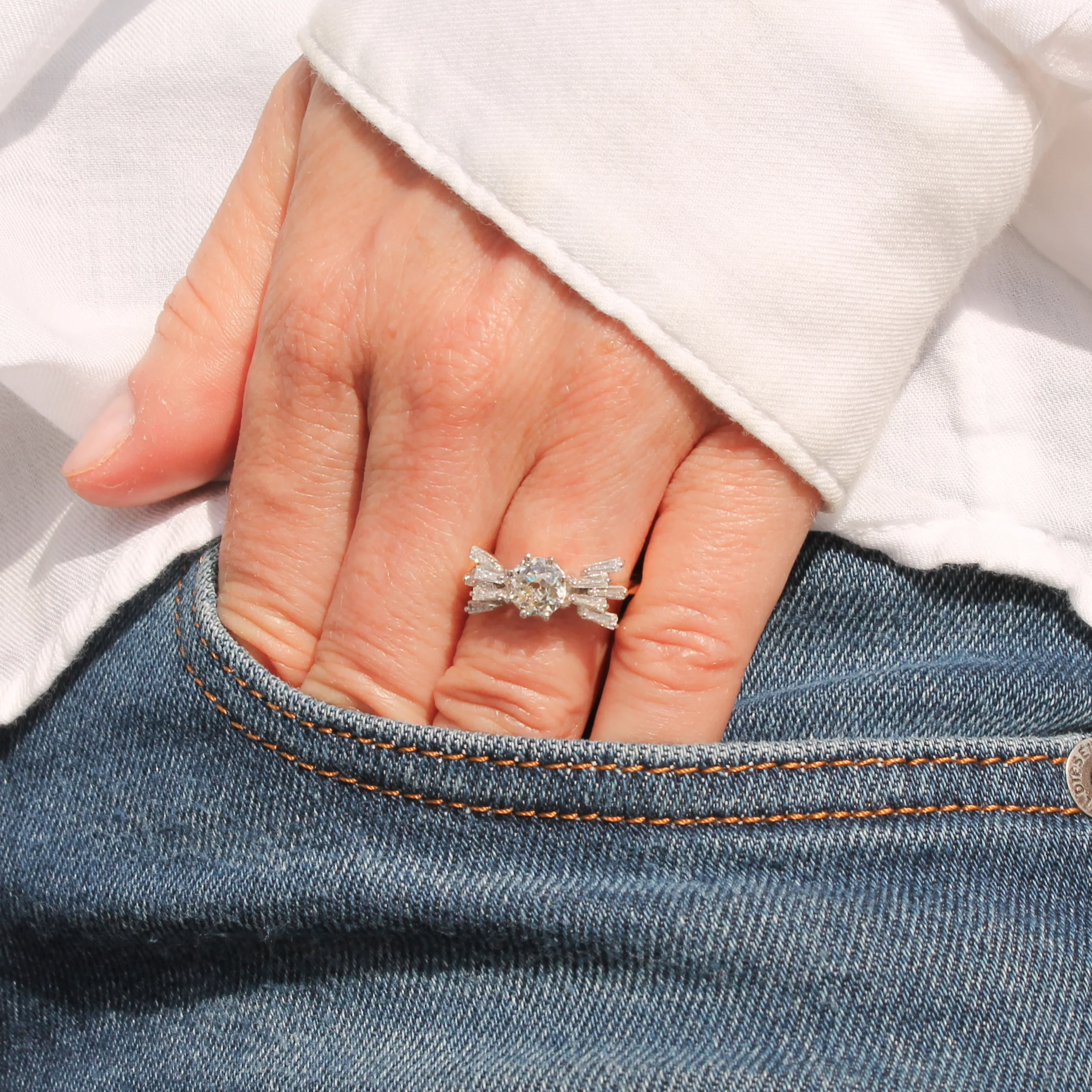 Mid Century 2.00 Carat Old Cut & Tapered Baguette Cut Diamond Ring, circa 1960 - Image 7