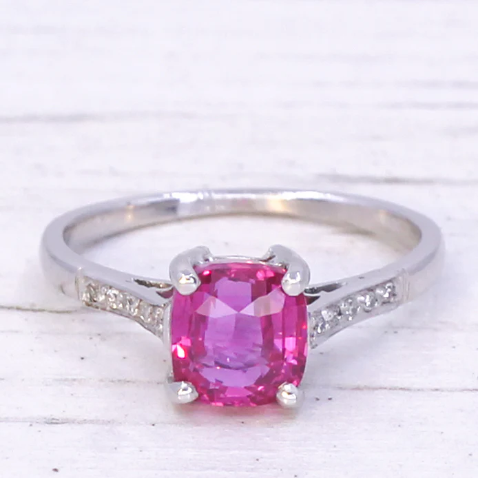 Mid Century 2.06 Carat Natural Pink Sapphire Solitaire Ring, circa 1960 - Image 3