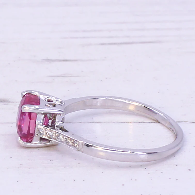 Mid Century 2.06 Carat Natural Pink Sapphire Solitaire Ring, circa 1960 - Image 4