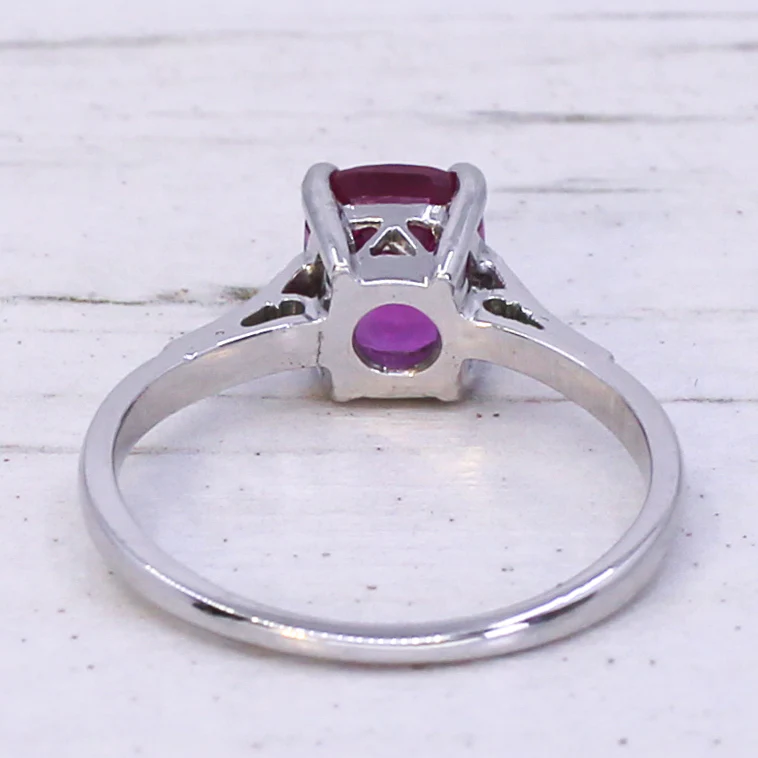 Mid Century 2.06 Carat Natural Pink Sapphire Solitaire Ring, circa 1960 - Image 5