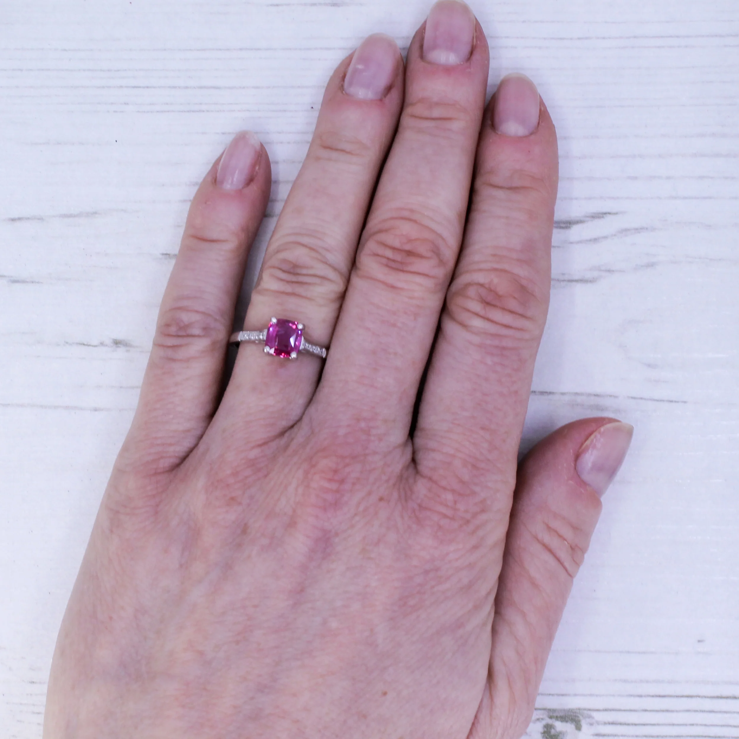 Mid Century 2.06 Carat Natural Pink Sapphire Solitaire Ring, circa 1960 - Image 7