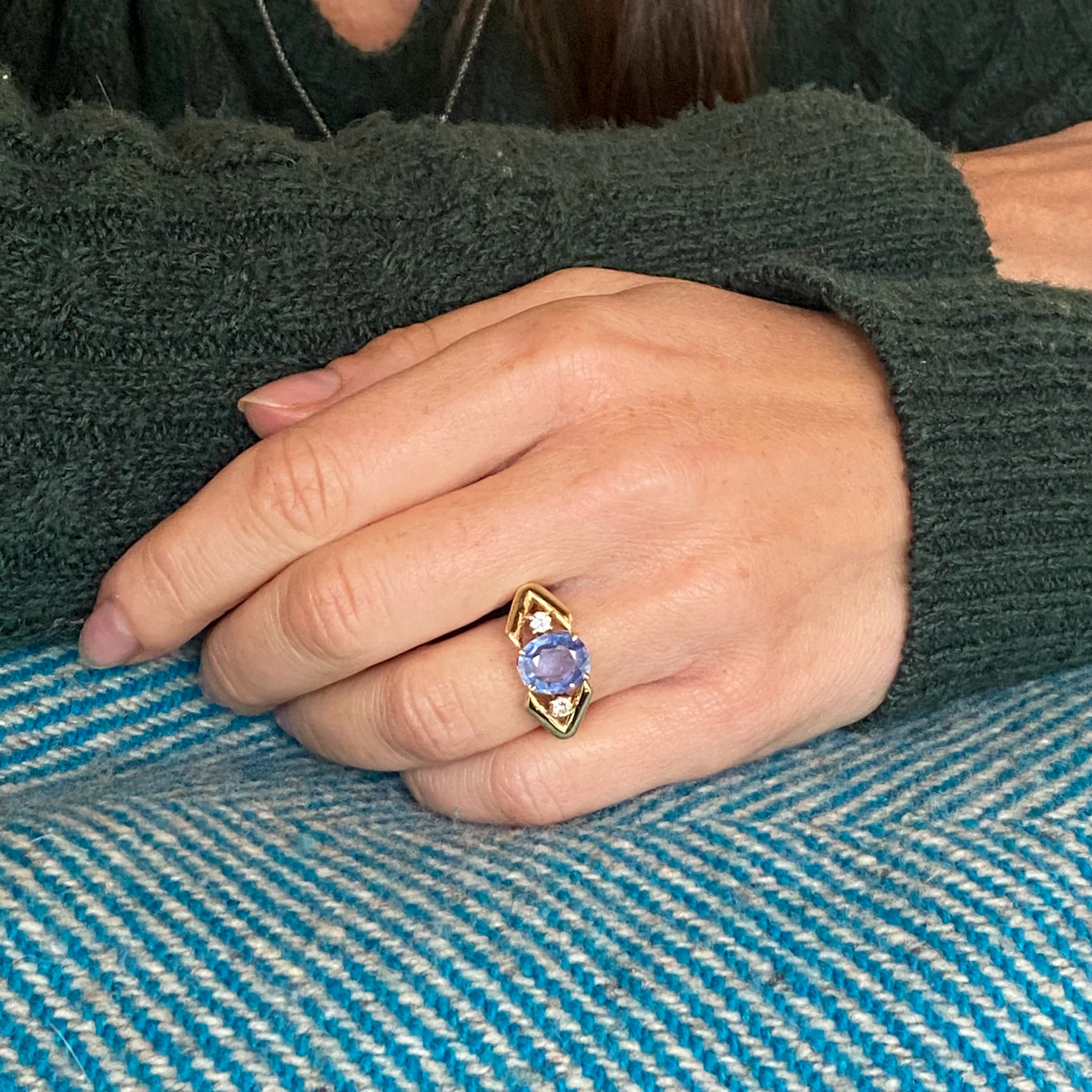 Mid Century 2.20 Carat Natural Ceylon Sapphire Ring, circa 1960 - Image 6