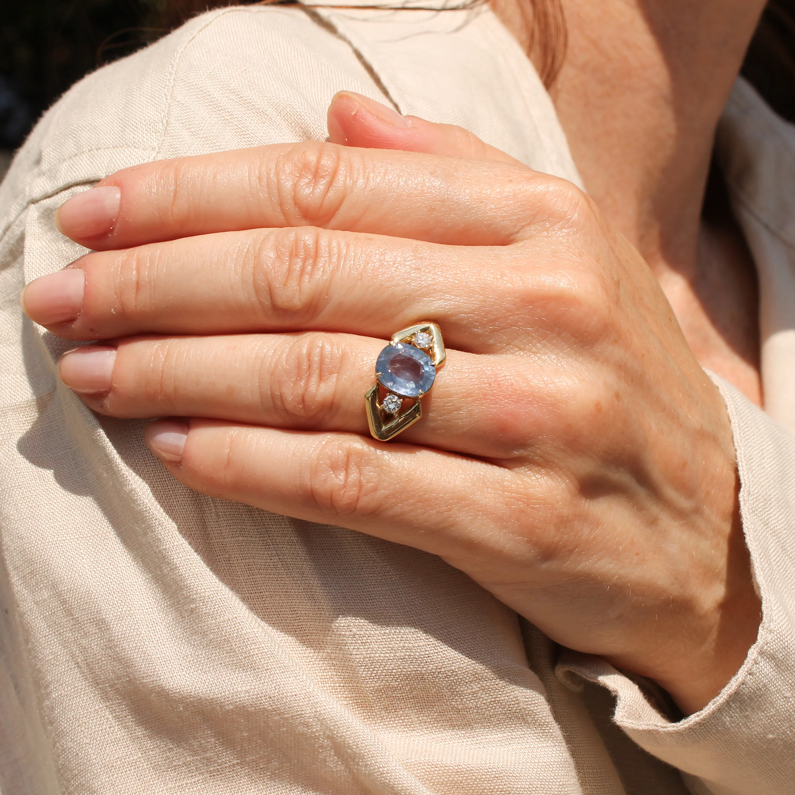 Mid Century 2.20 Carat Natural Ceylon Sapphire Ring, circa 1960 - Image 8
