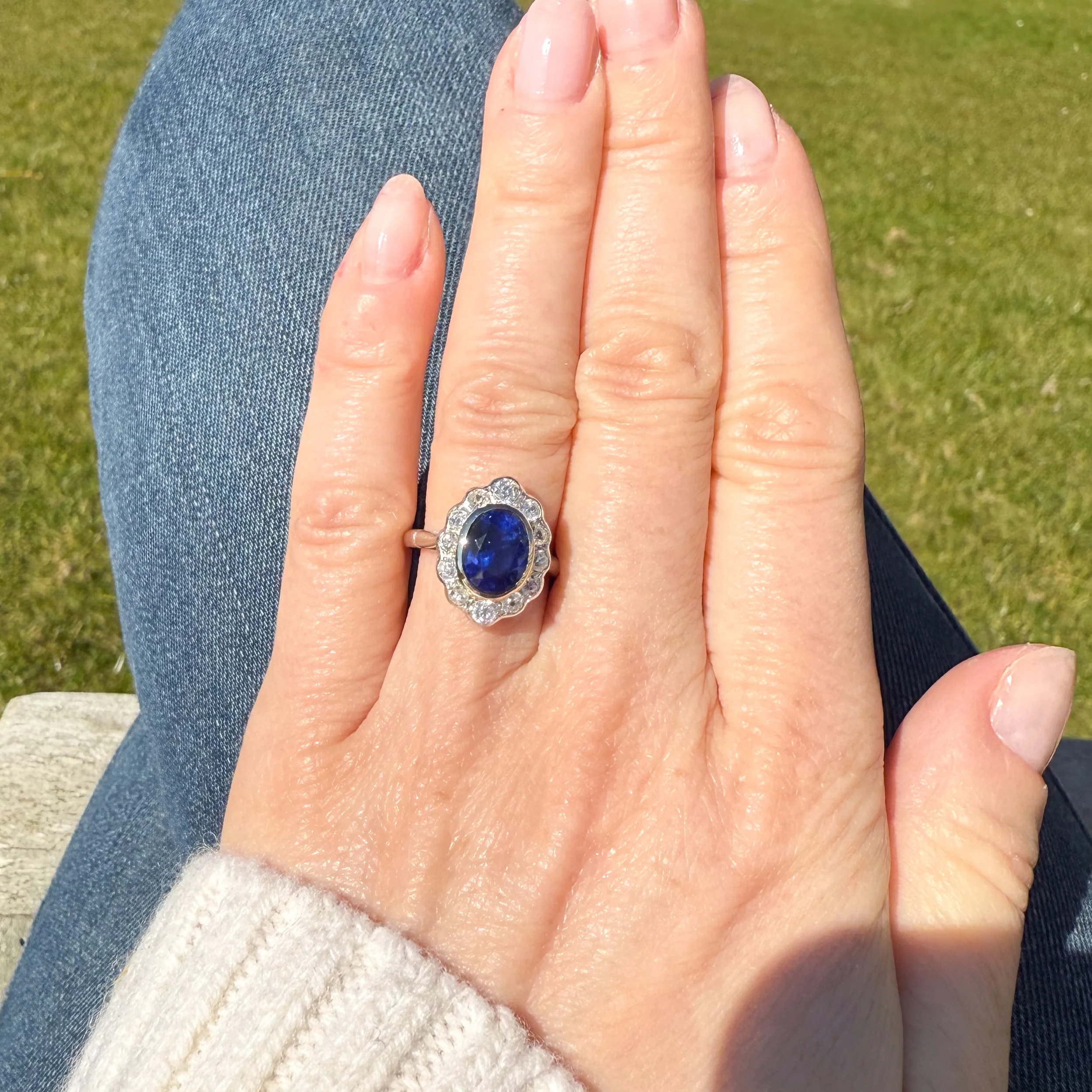 Mid Century 2.30 Carat Burmese Sapphire & Diamond Cluster Ring, circa 1950 - Image 3