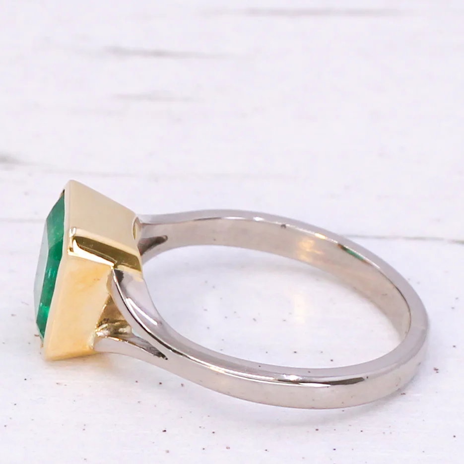 Mid Century 2.40 Carat Colombian Emerald Solitaire Ring, circa 1960 - Image 4