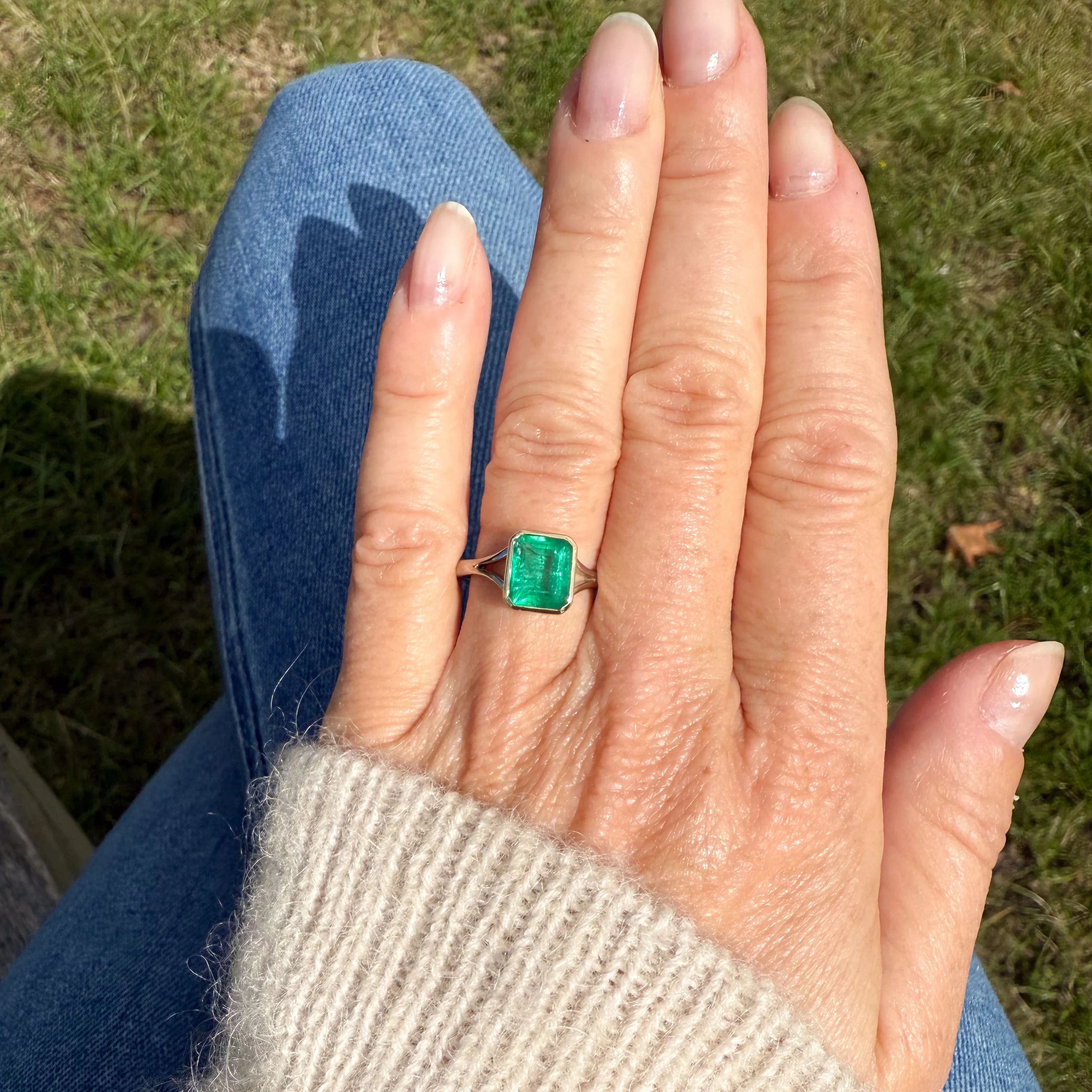 Mid Century 2.40 Carat Colombian Emerald Solitaire Ring, circa 1960 - Image 6