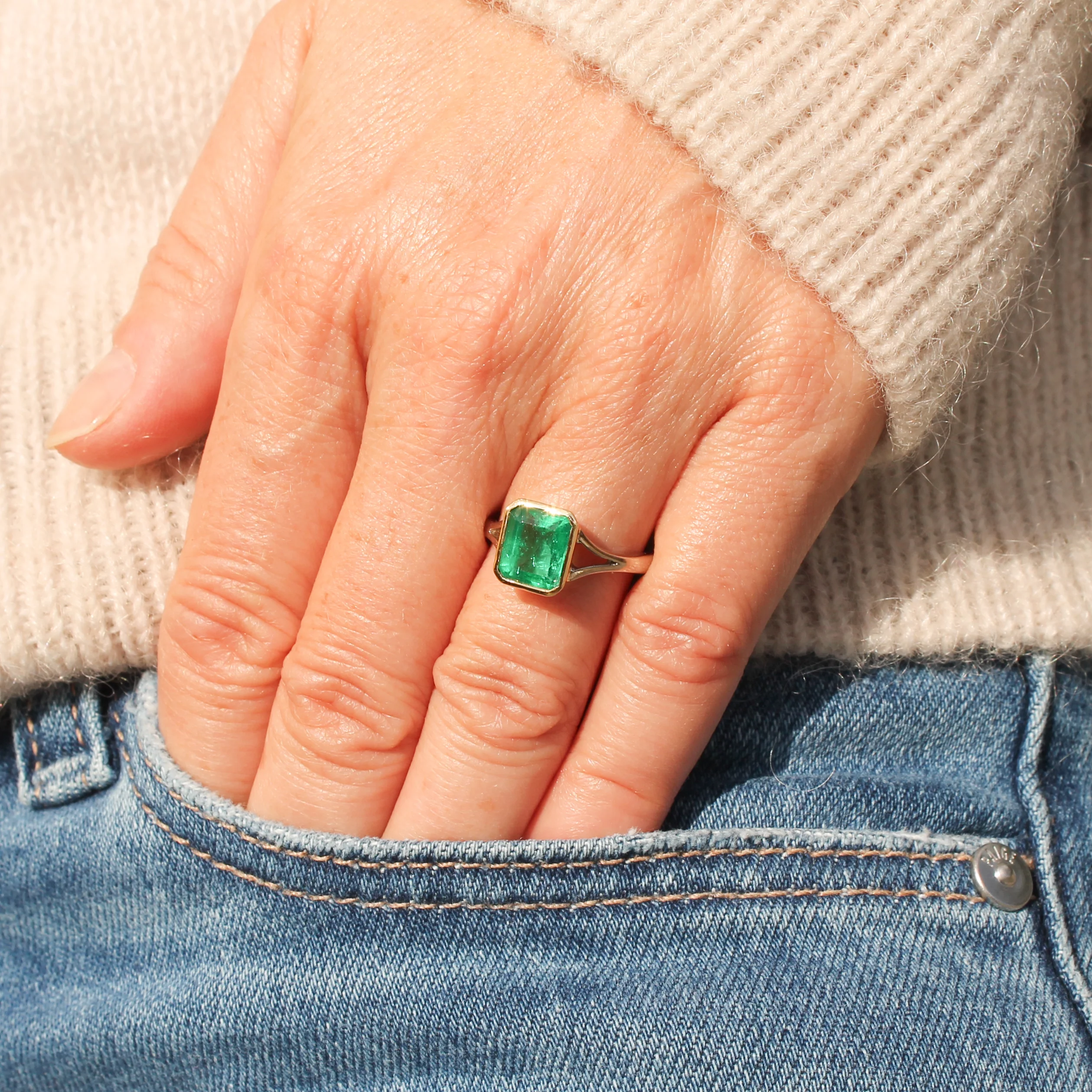 Mid Century 2.40 Carat Colombian Emerald Solitaire Ring, circa 1960 - Image 7
