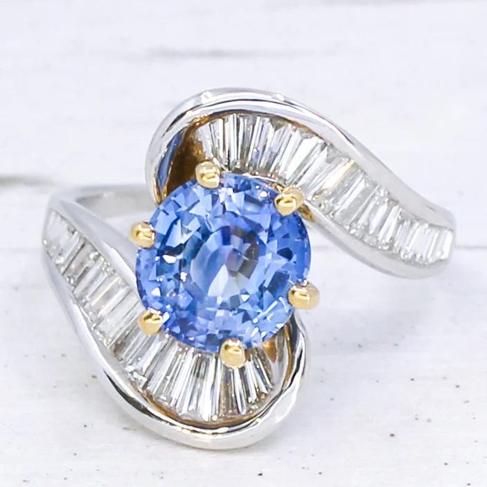 Mid Century 2.74 Carat Sapphire & 1.78 Carat Diamond Crossover Ring, circa 1965 - Image 3