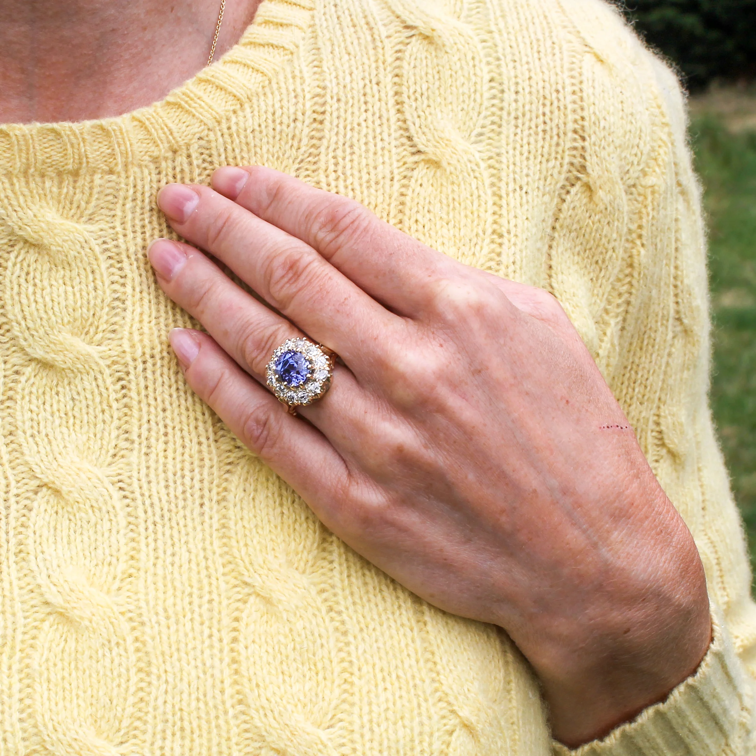 Mid Century 5.18 Carat Natural Sapphire & Diamond Cluster Ring, circa 1960 - Image 6