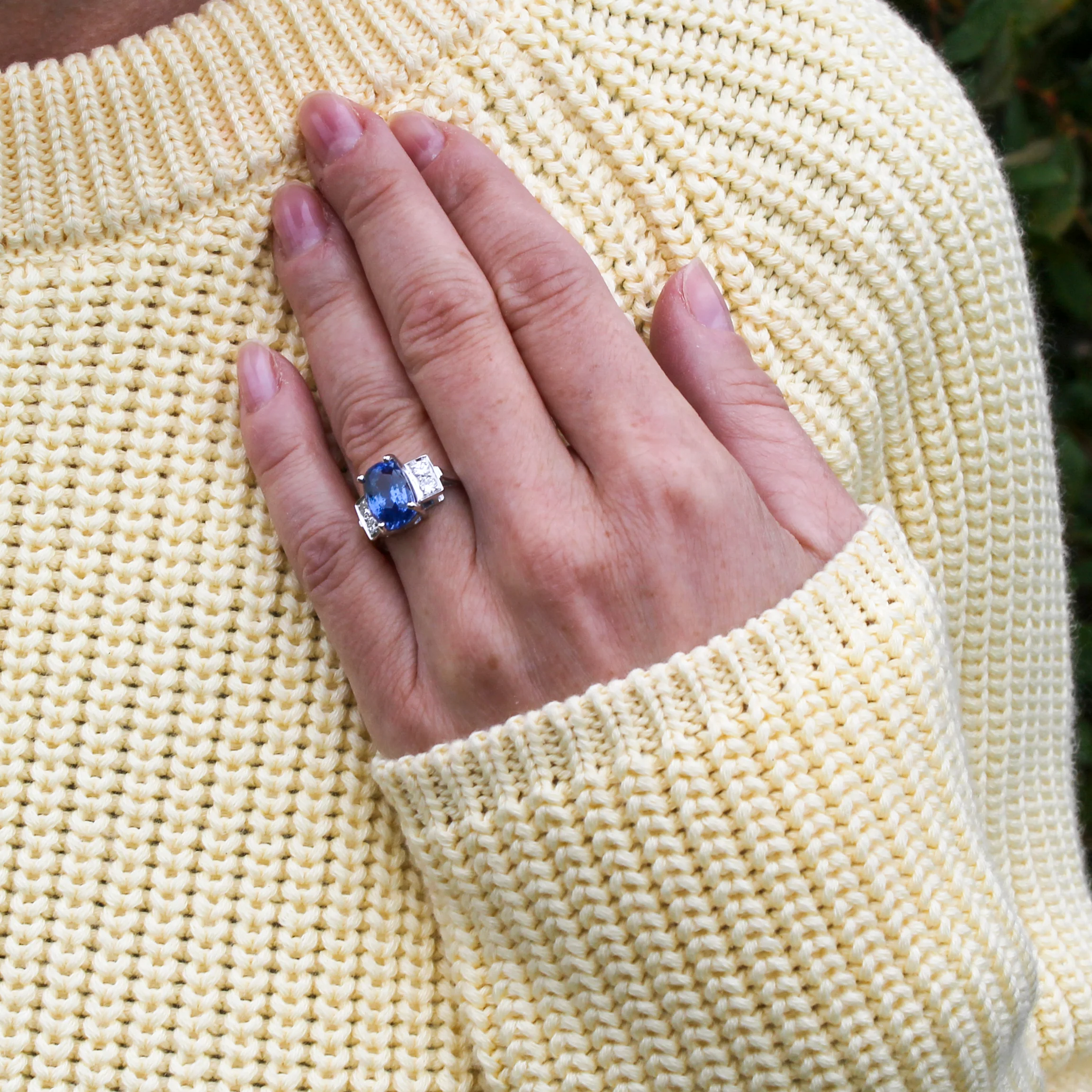 Mid Century 5.68 Carat Natural Ceylon Sapphire Ring, circa 1950 - Image 6