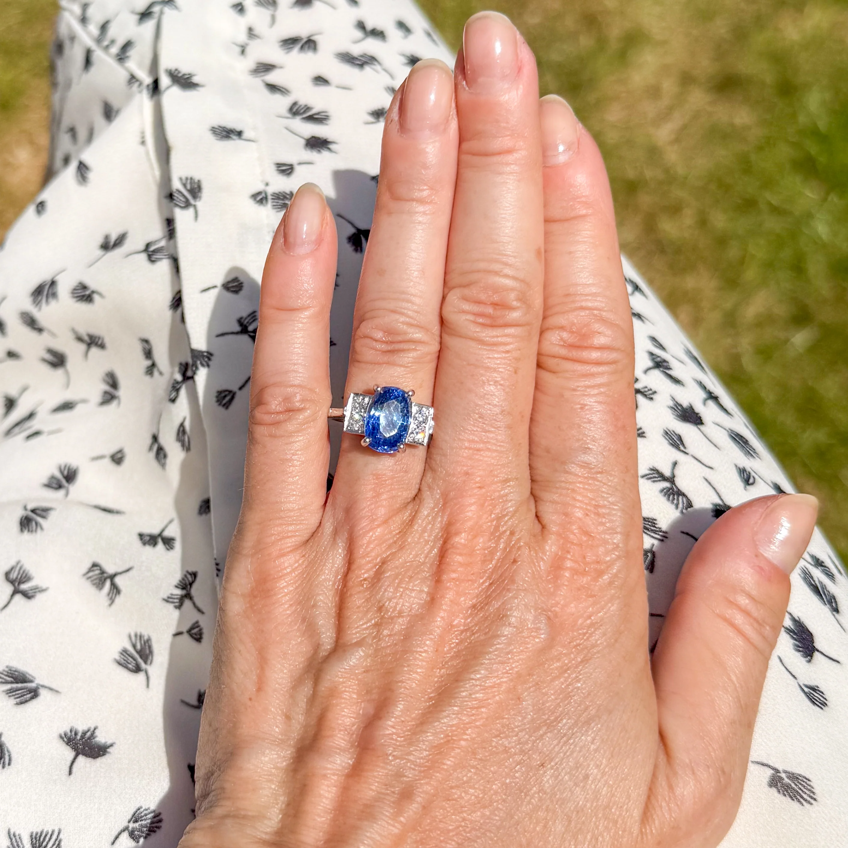Mid Century 5.68 Carat Natural Ceylon Sapphire Ring, circa 1950 - Image 7