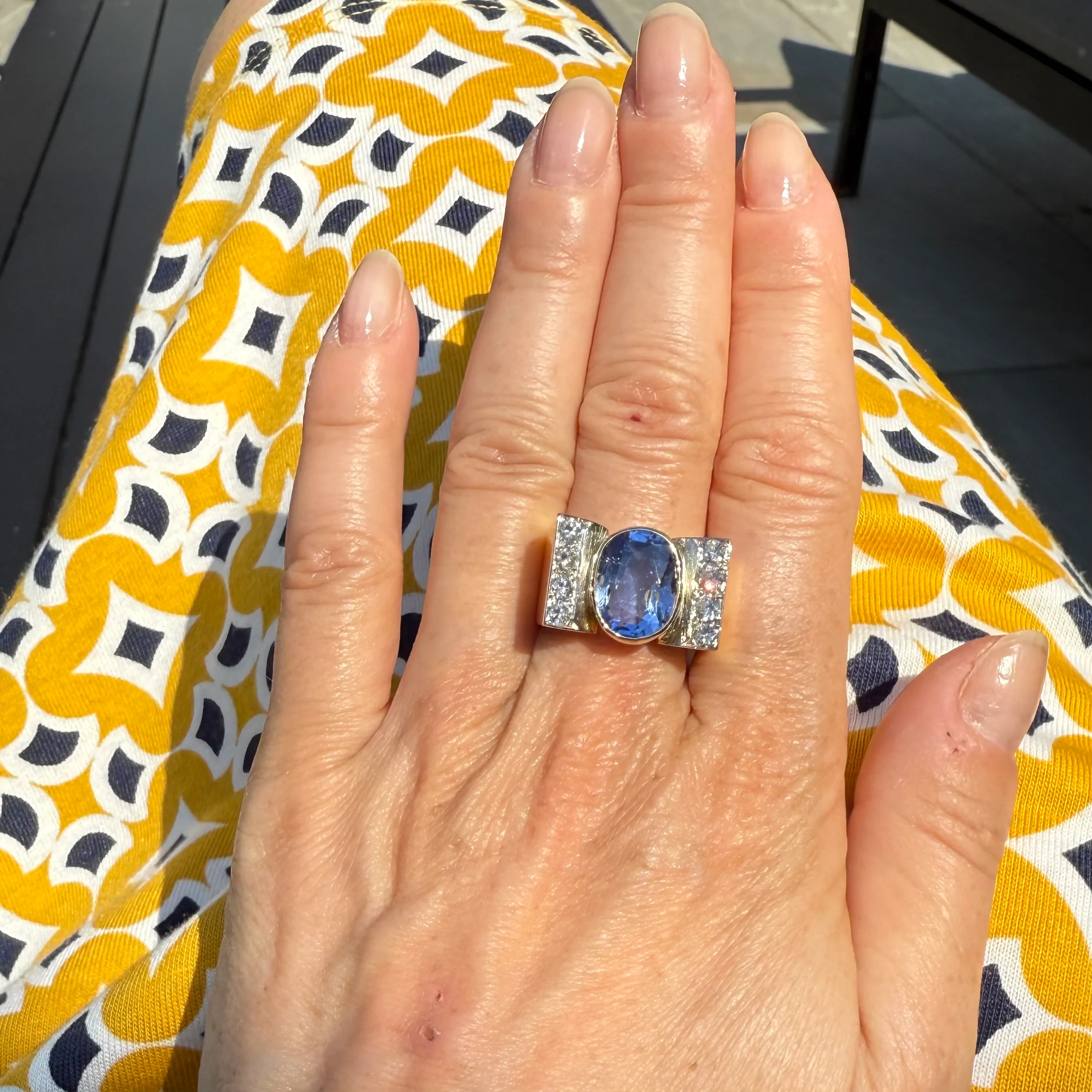 Mid Century 7.90 Carat Ceylon Sapphire Ring, circa 1950 - Image 3
