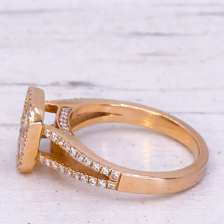 Modern 0.97 Carat Round Brilliant Cut Diamond Illusion Cluster Ring, 18k Rose Gold - Image 4