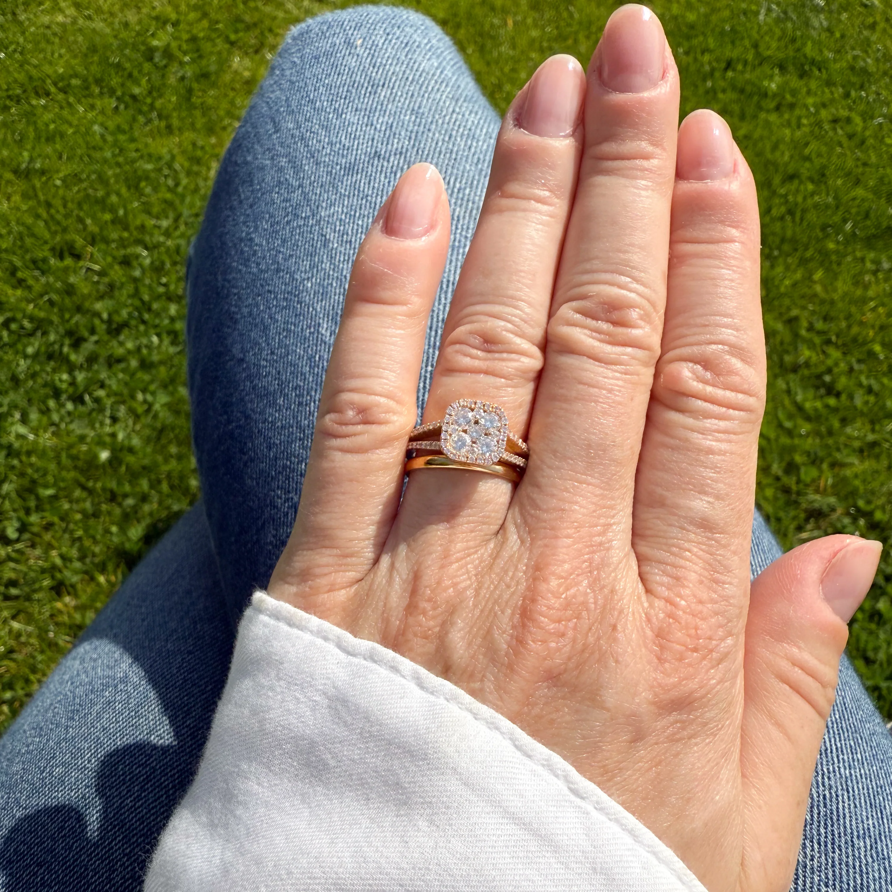 Modern 0.97 Carat Round Brilliant Cut Diamond Illusion Cluster Ring, 18k Rose Gold - Image 7