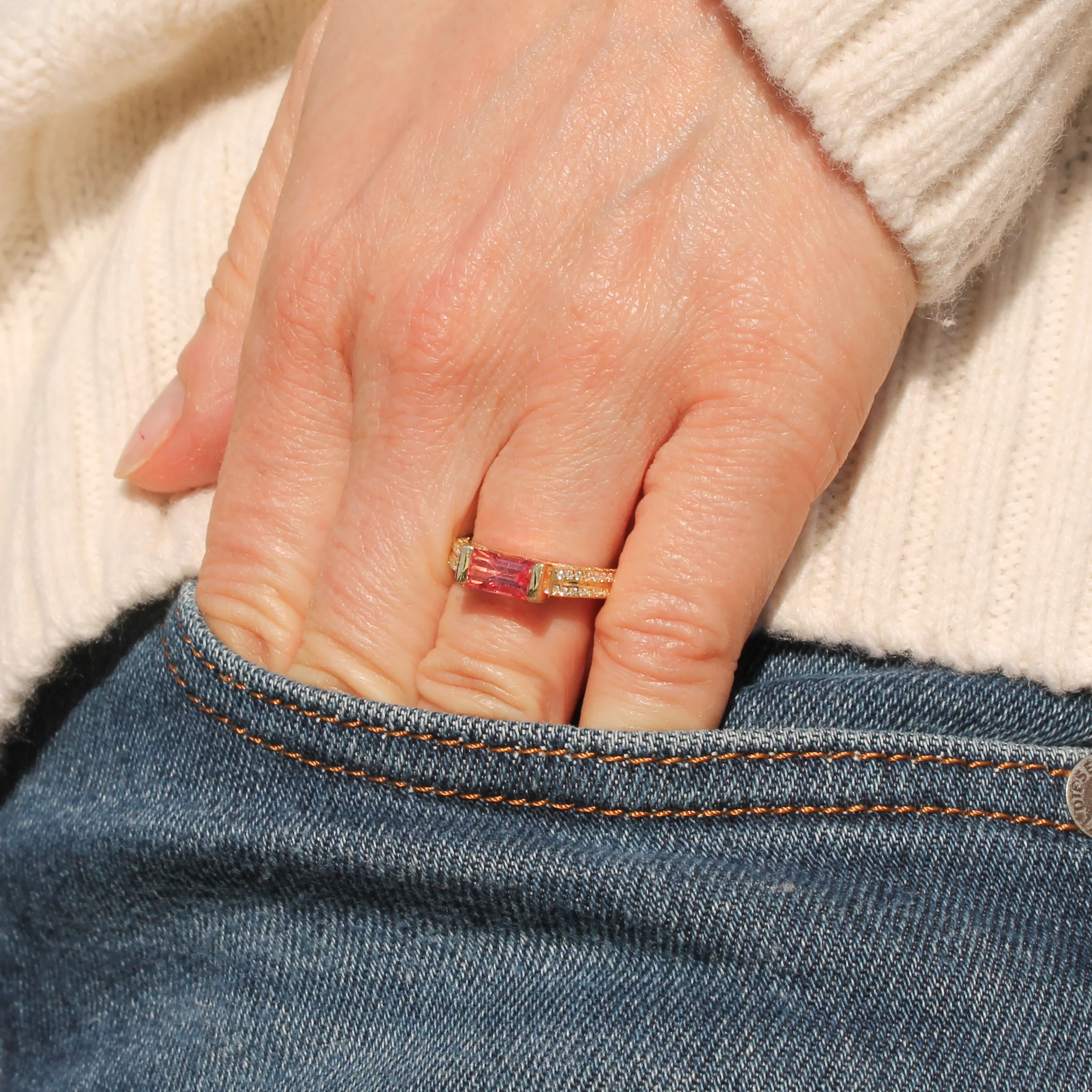 Modern 1.13 Carat Padparadscha Sapphire Solitaire Ring, circa 1980 - Image 2