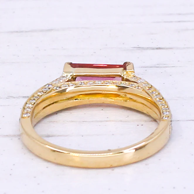 Modern 1.13 Carat Padparadscha Sapphire Solitaire Ring, circa 1980 - Image 5