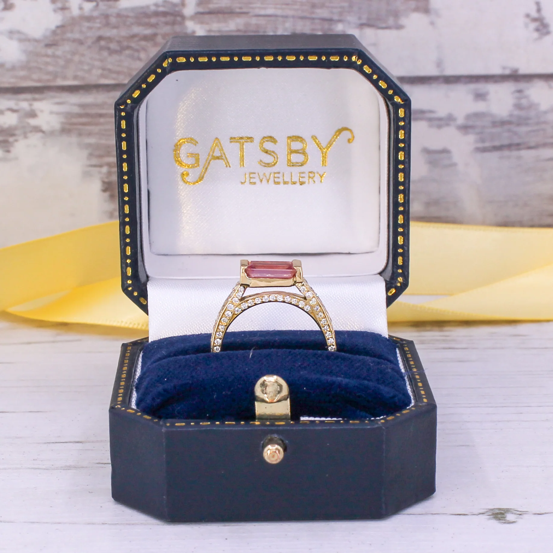 Modern 1.13 Carat Padparadscha Sapphire Solitaire Ring, circa 1980 - Image 8