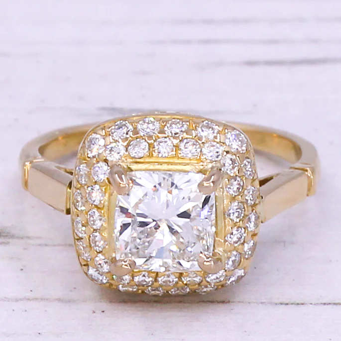 Modern 1.70 Carat Cushion Cut Diamond Cluster Ring, 18k Gold - Image 3