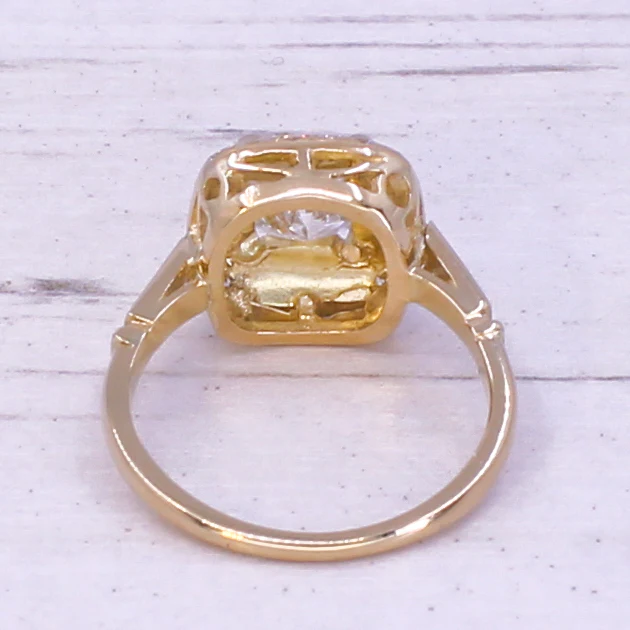 Modern 1.70 Carat Cushion Cut Diamond Cluster Ring, 18k Gold - Image 4
