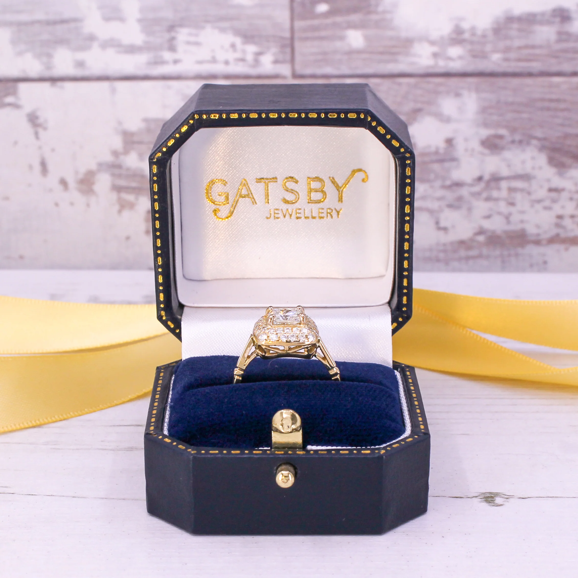 Modern 1.70 Carat Cushion Cut Diamond Cluster Ring, 18k Gold - Image 9