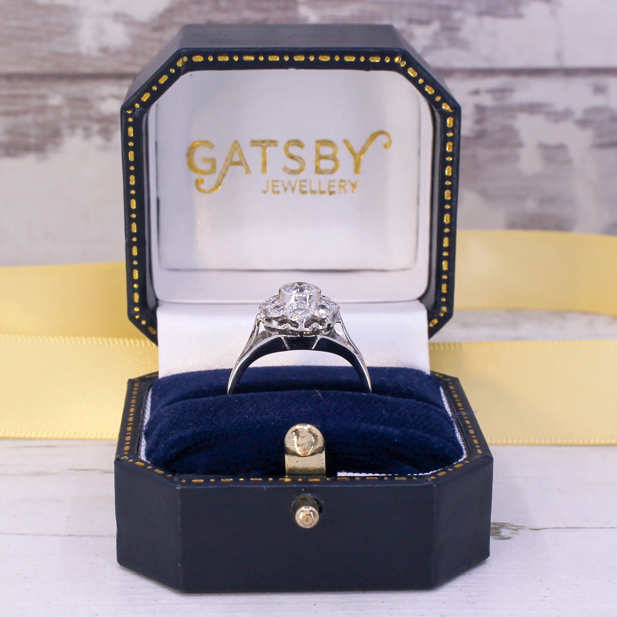 Retro 0.88 Carat Old Cut Diamond Daisy Cluster Ring, circa 1950 - Image 10