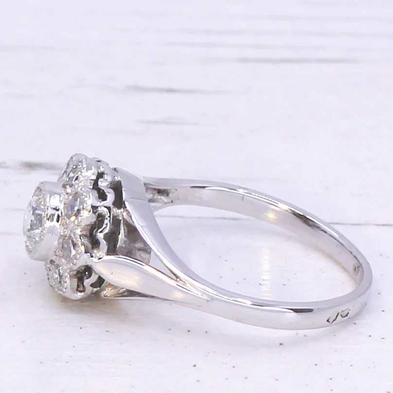 Retro 0.88 Carat Old Cut Diamond Daisy Cluster Ring, circa 1950 - Image 3