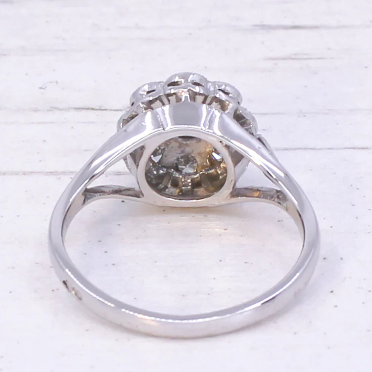 Retro 0.88 Carat Old Cut Diamond Daisy Cluster Ring, circa 1950 - Image 4