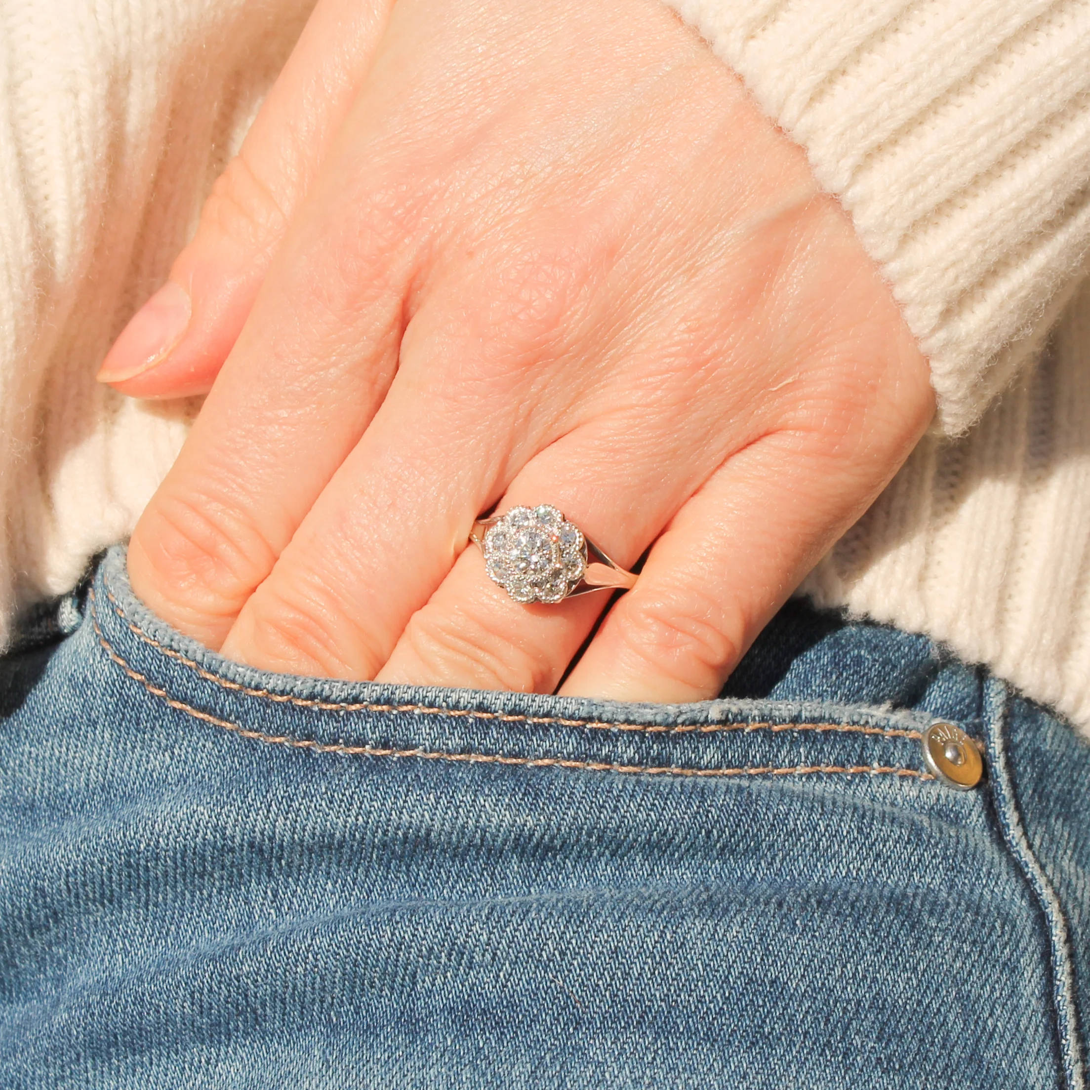 Retro 0.88 Carat Old Cut Diamond Daisy Cluster Ring, circa 1950 - Image 7