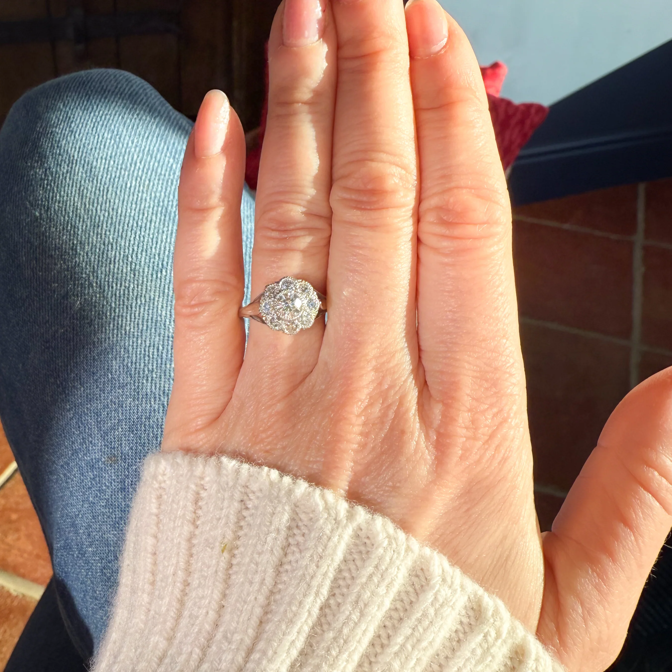 Retro 0.88 Carat Old Cut Diamond Daisy Cluster Ring, circa 1950 - Image 8