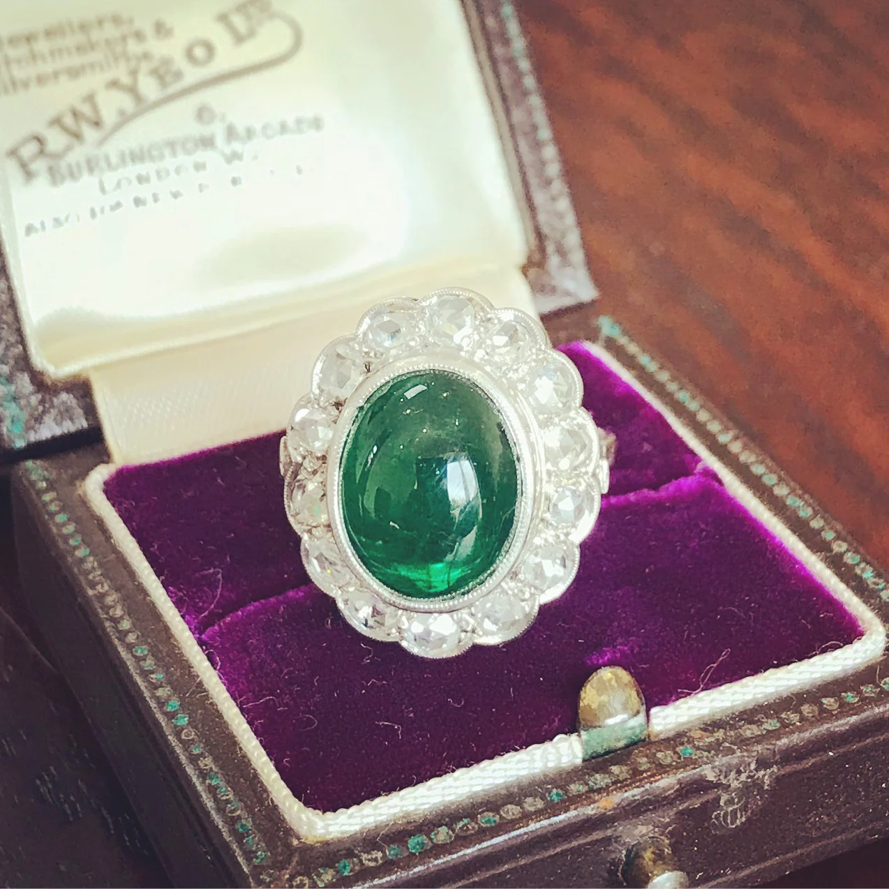 Retro 7.61 Carat Cabochon Emerald & Rose Cut Diamond Cluster Ring, circa 1955 - Image 7