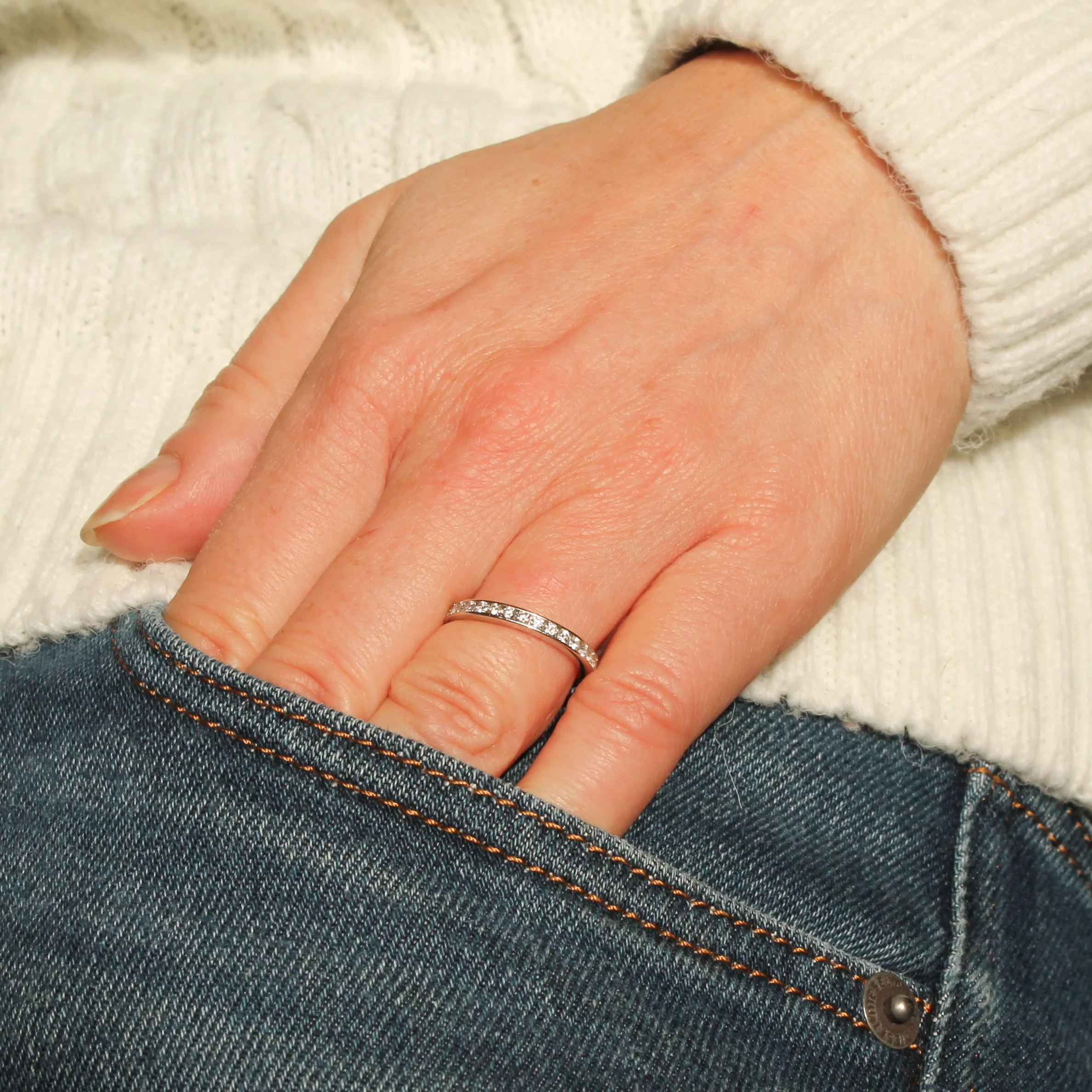 TIFFANY & CO. Tiffany Setting Wedding Band, Platinum, size I - Image 4