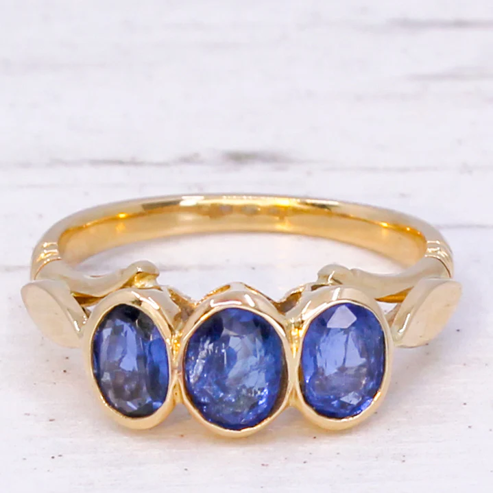 Victorian 1.70 Carat Natural Burmese Sapphire Trilogy Ring, circa 1900 - Image 3