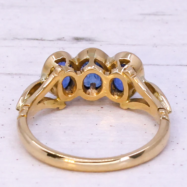 Victorian 1.70 Carat Natural Burmese Sapphire Trilogy Ring, circa 1900 - Image 5
