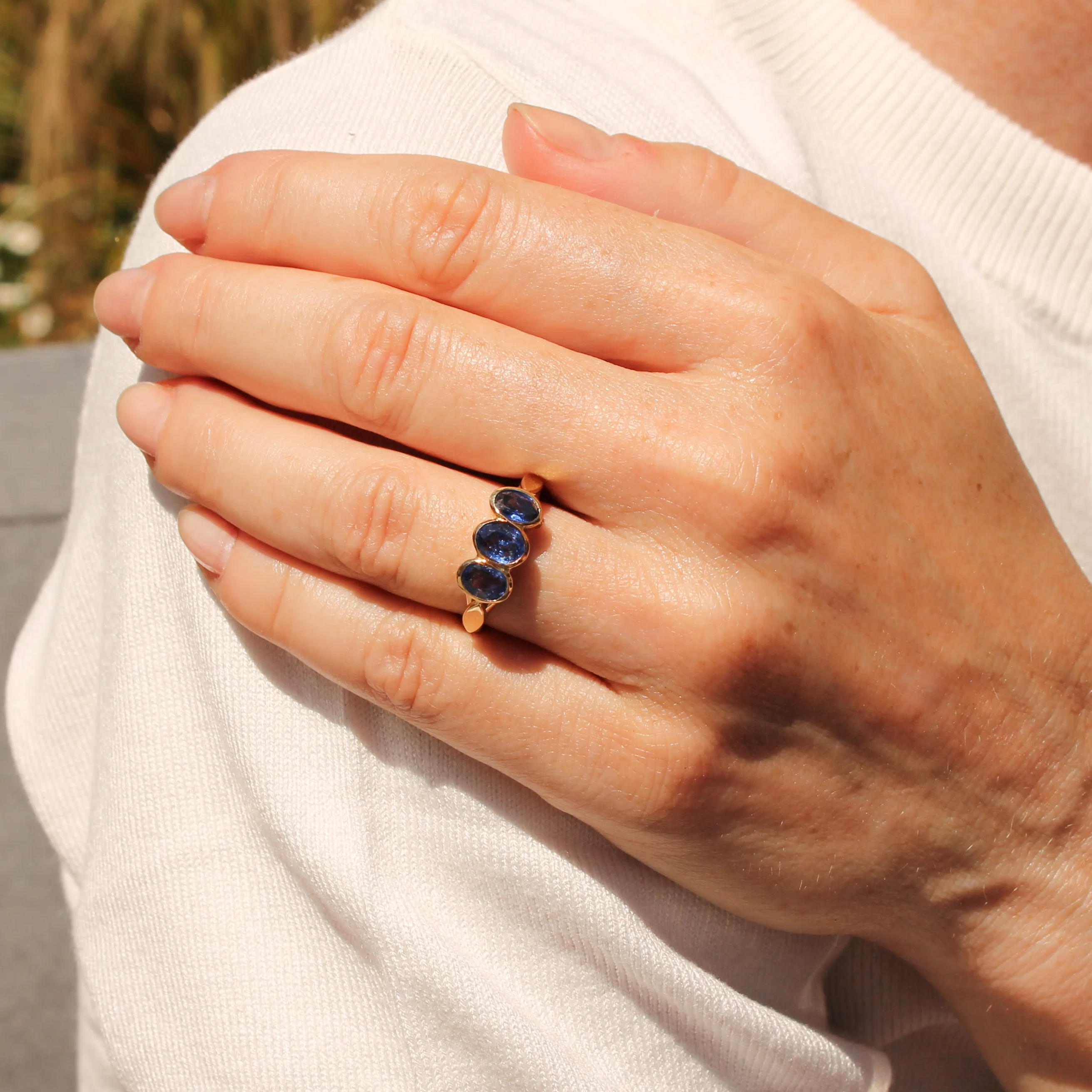 Victorian 1.70 Carat Natural Burmese Sapphire Trilogy Ring, circa 1900 - Image 6