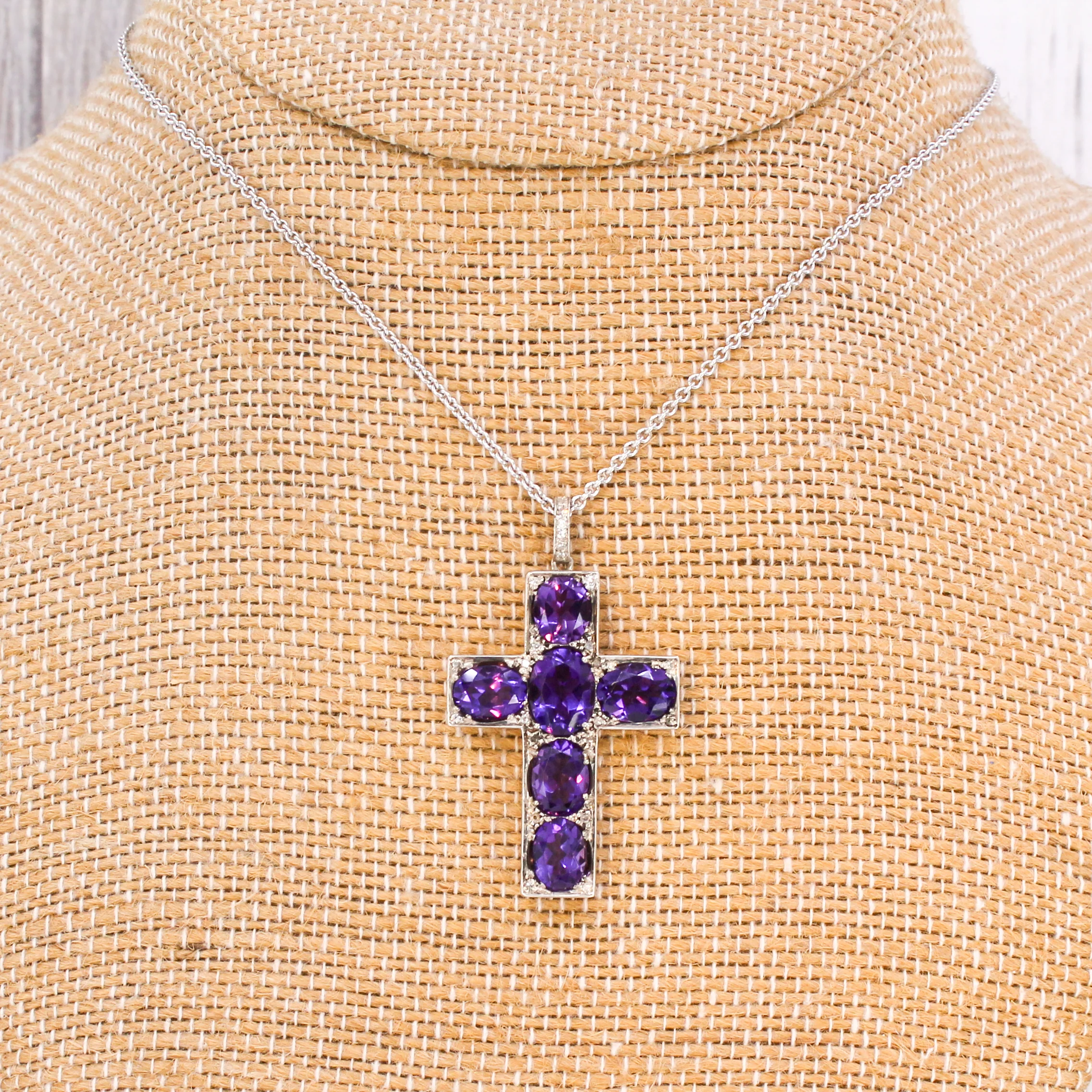 Victorian 7.00 Carat Amethyst Cross Pendant, circa 1850 - Image 3