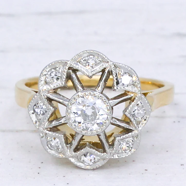 Vintage 0.40 Carat Old Cut Diamond Cluster Ring, circa 1925 - Image 3