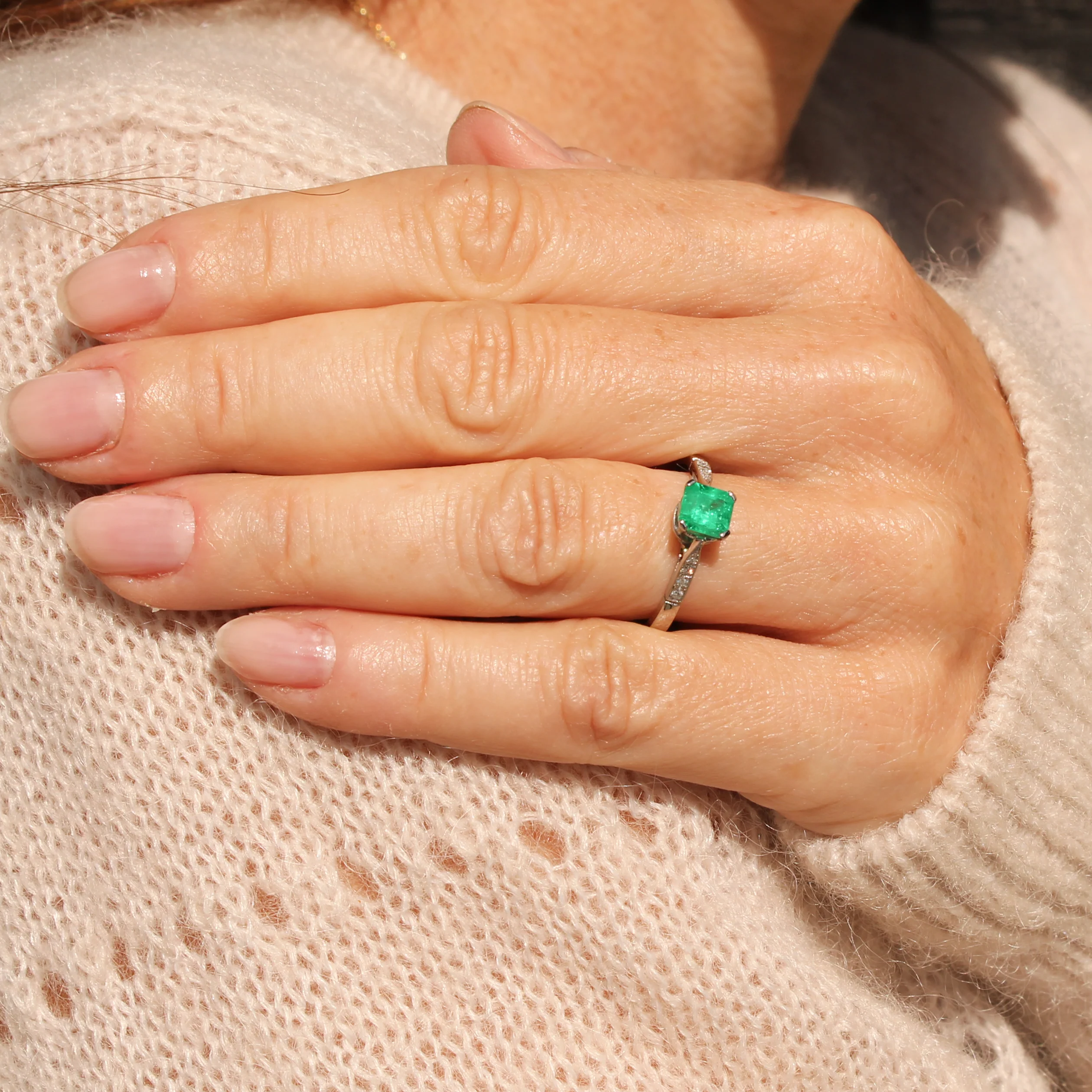 Vintage 0.71 Carat Colombian Emerald Solitaire Ring, circa 1935 - Image 7