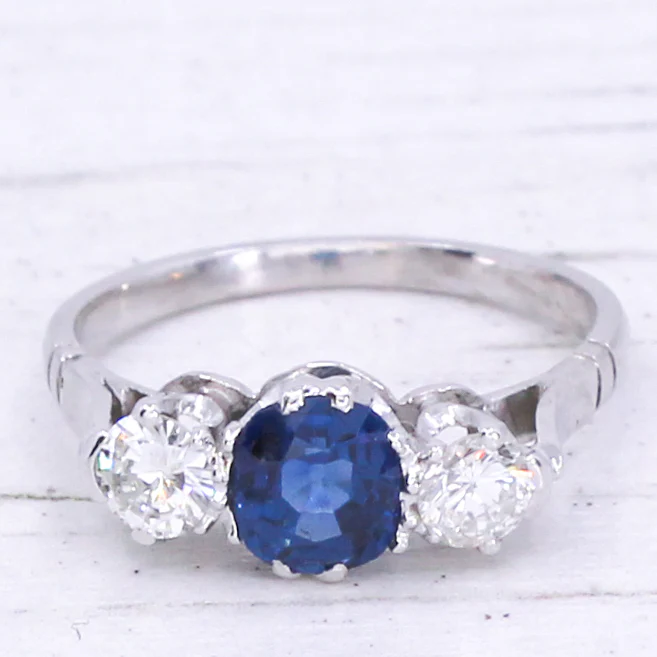 Vintage 0.90 Carat Unheated Sapphire & Diamond Three Stone Ring, circa 1970 - Image 3