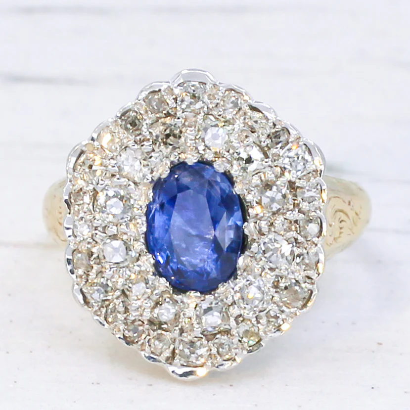 Vintage 1.00 Carat Sapphire & 0.70 Carat Diamond Cluster Ring, circa 1975 - Image 3