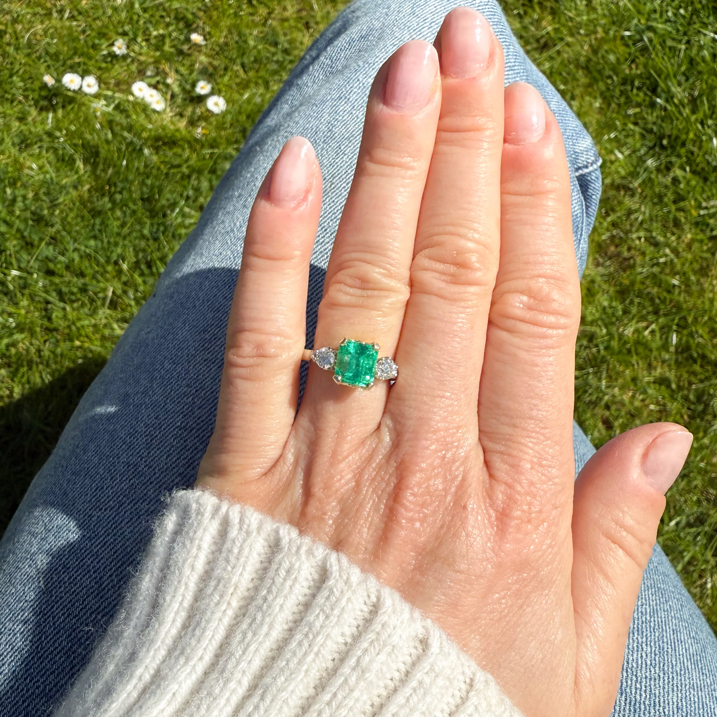 Vintage 1.80 Carat Minor Oil Colombian Emerald & Diamond Ring, circa 1930 - Image 7