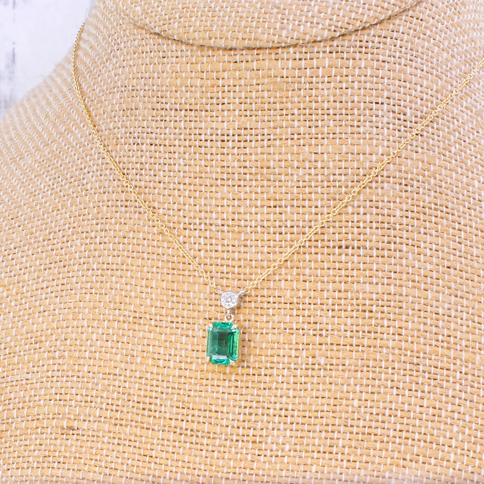 Vintage 1.97 Carat No Oil Zambian Emerald Pendant, circa 1965 - Image 3