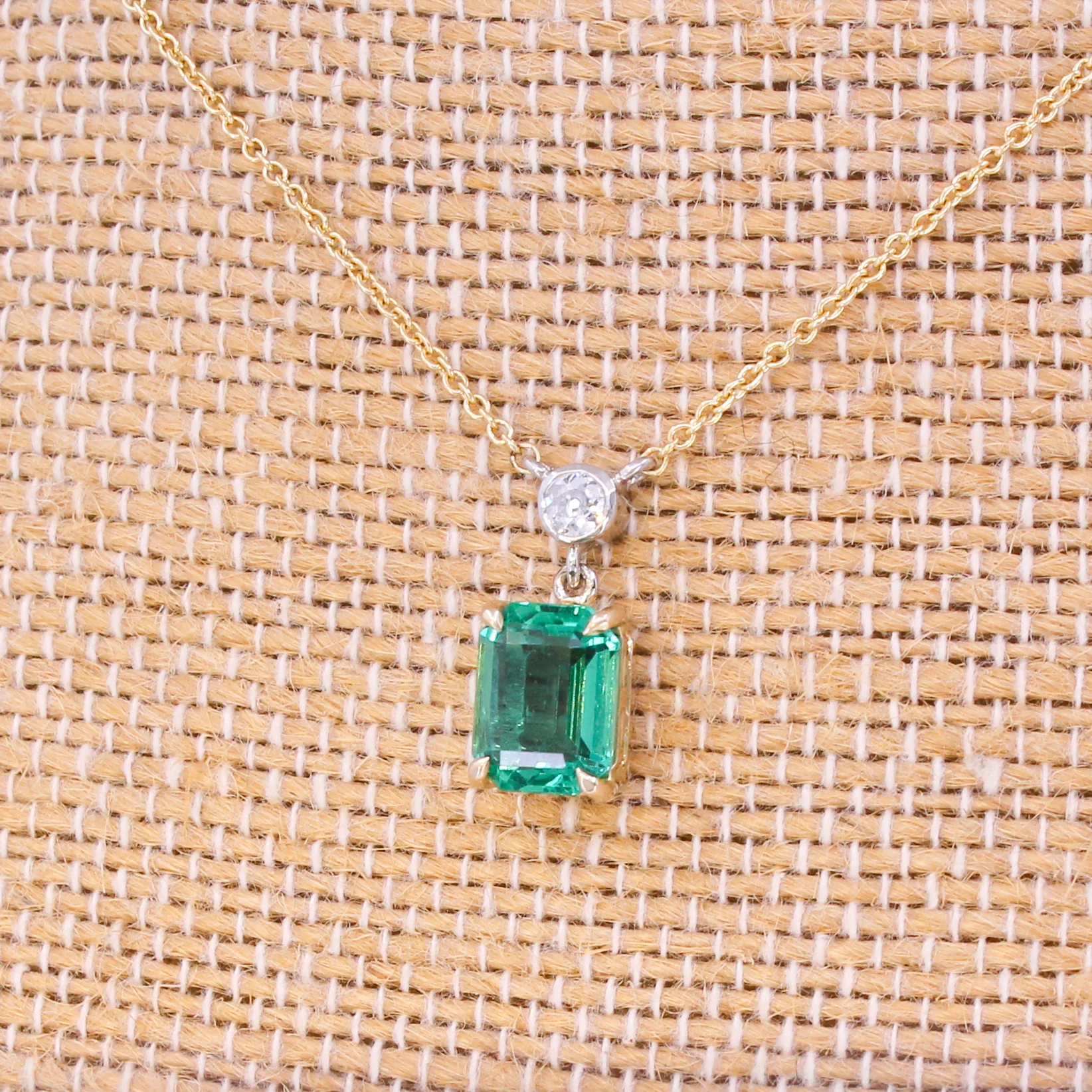 Vintage 1.97 Carat No Oil Zambian Emerald Pendant, circa 1965 - Image 4