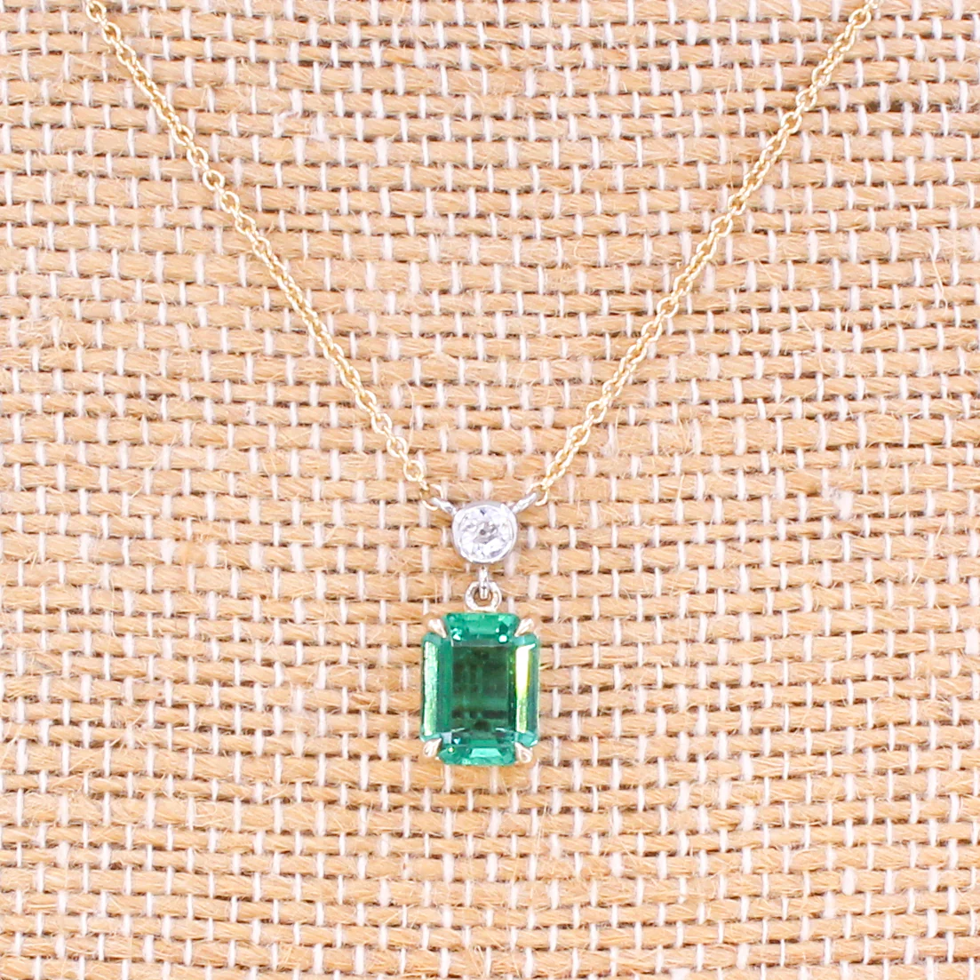 Vintage 1.97 Carat No Oil Zambian Emerald Pendant, circa 1965 - Image 5