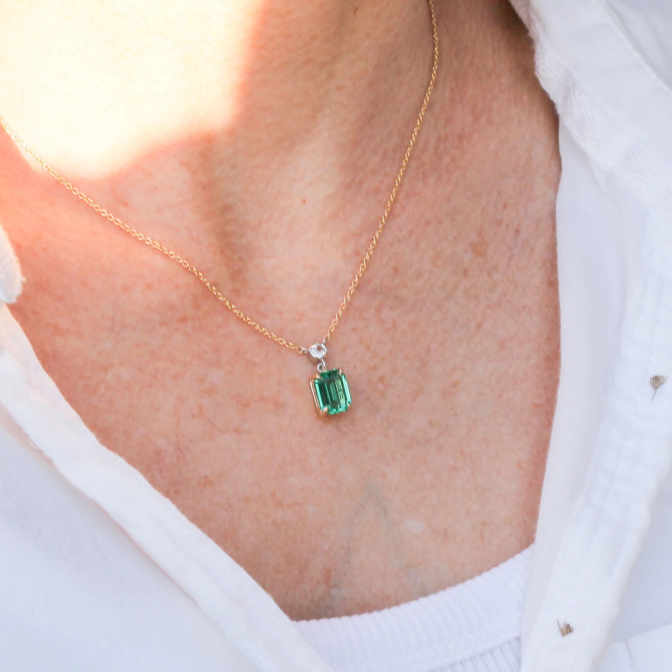 Vintage 1.97 Carat No Oil Zambian Emerald Pendant, circa 1965 - Image 6