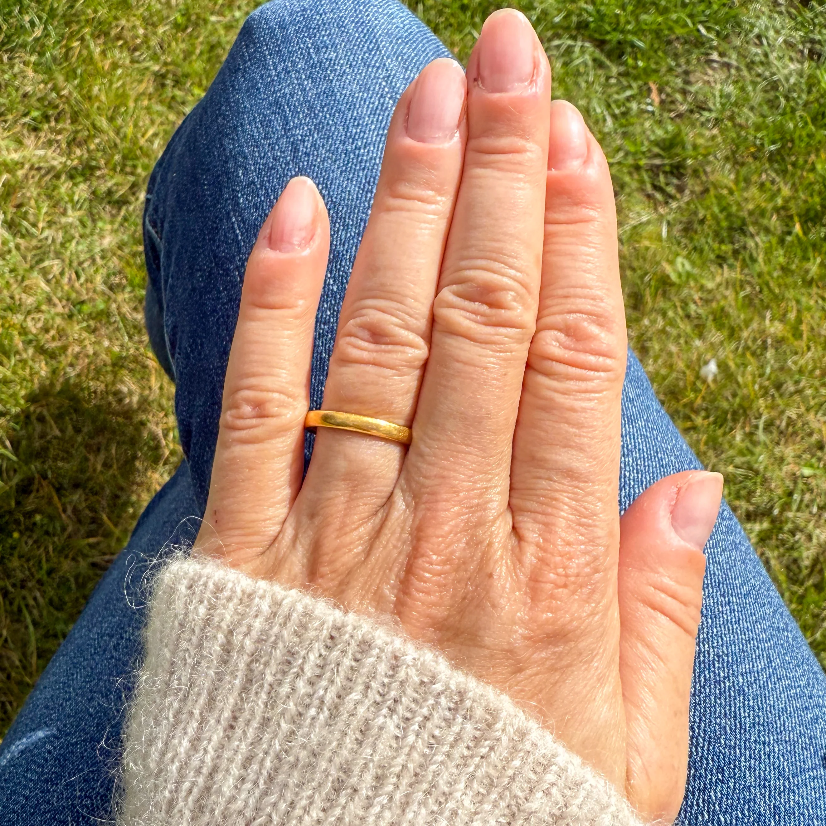 Vintage 22k Yellow Gold Wedding Band Ring, Dated 1949, size K - Image 4