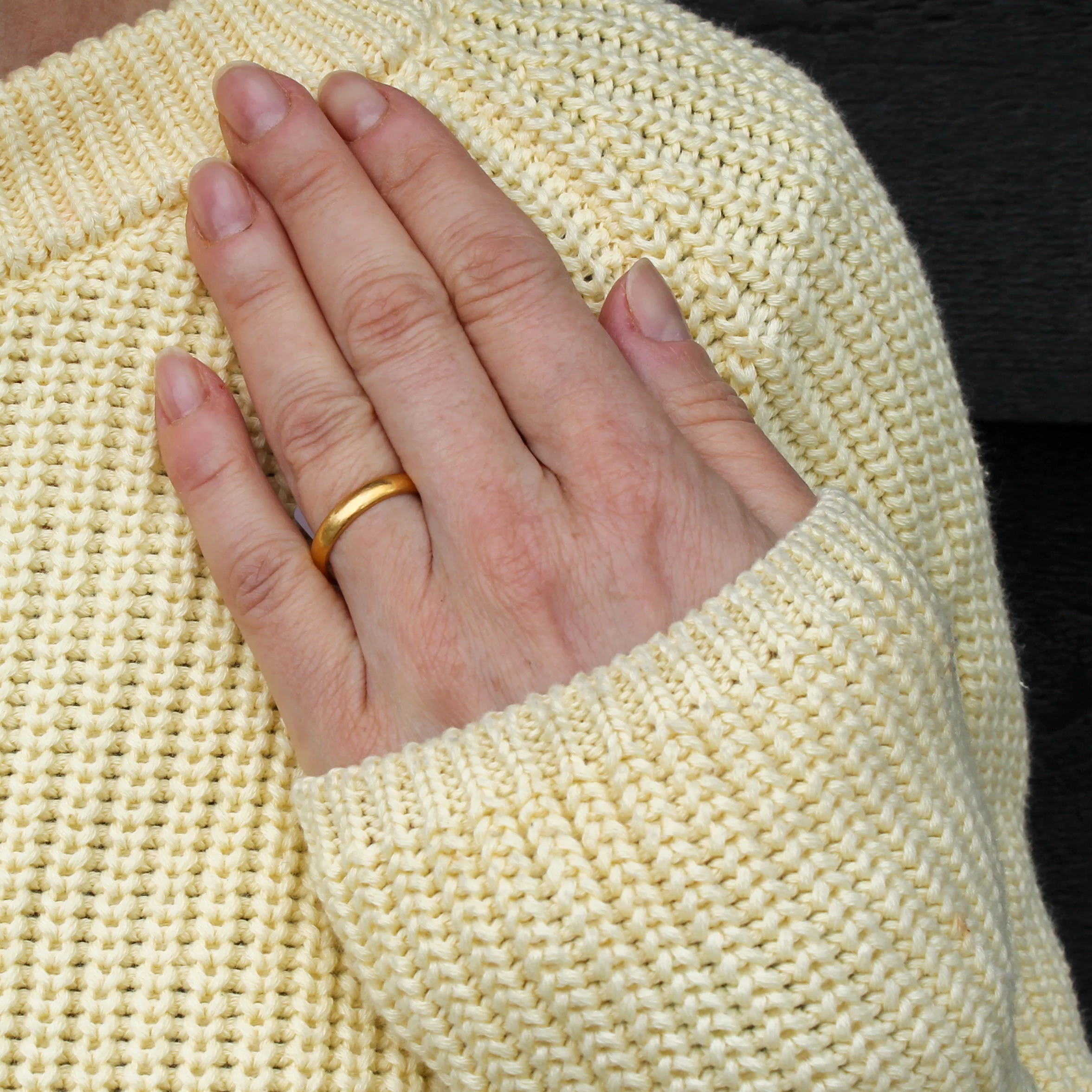 Vintage 22k Yellow Gold Wedding Band Ring, dated 1955, size M 1/2 - Image 4