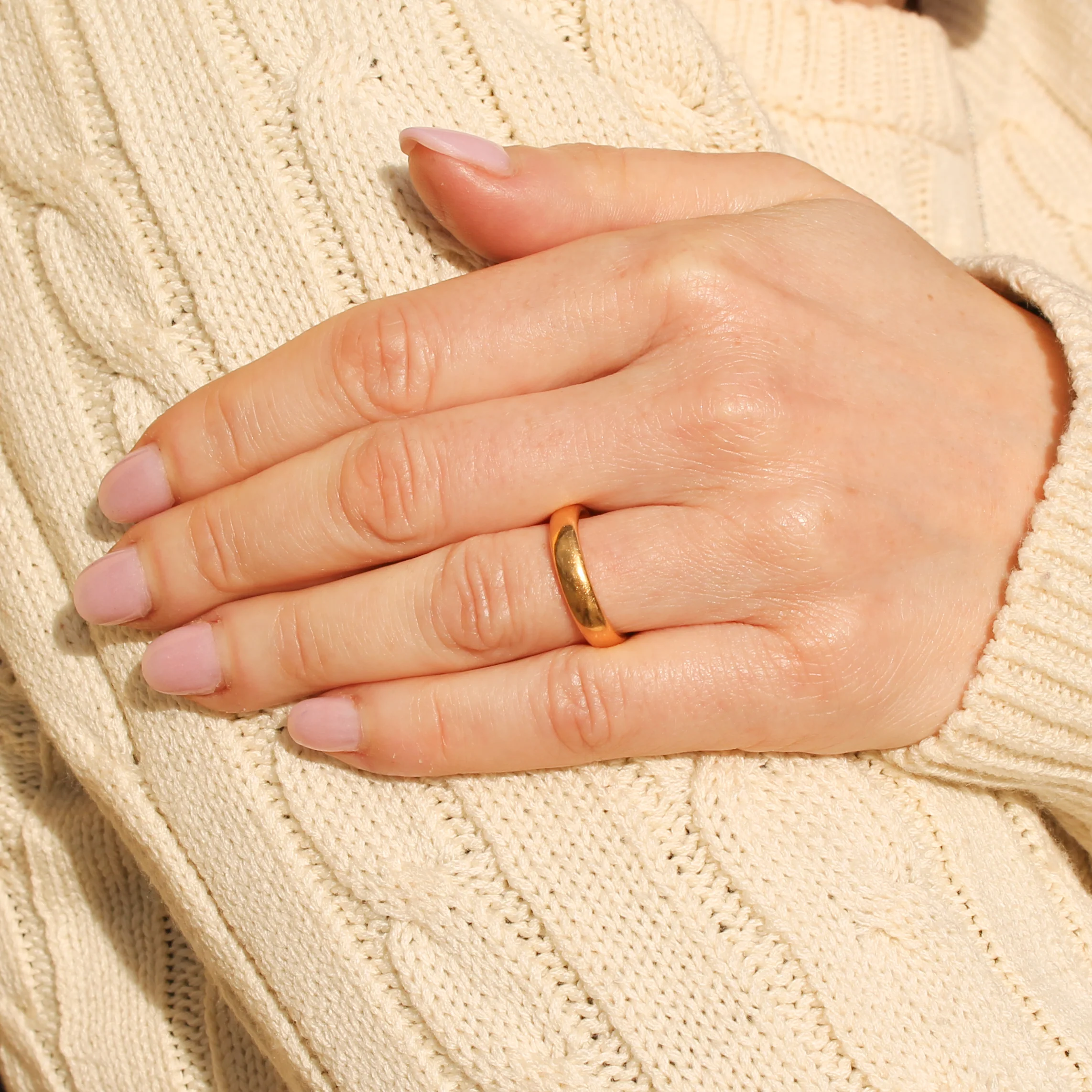 Vintage 22k Yellow Gold Wedding Band Ring, dated 1960, size J - Image 2