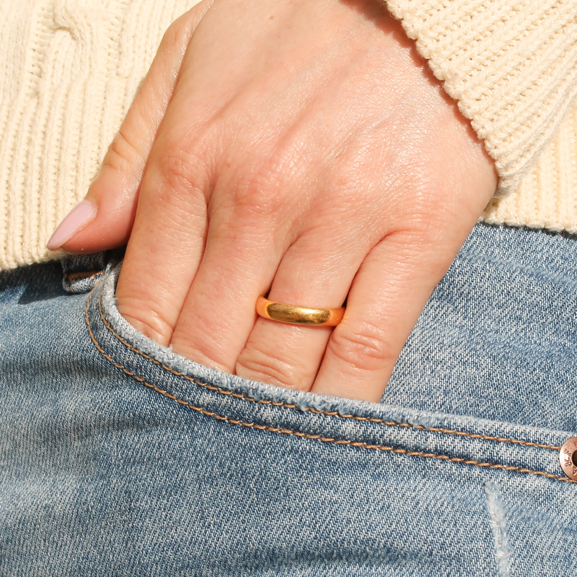 Vintage 22k Yellow Gold Wedding Band Ring, dated 1960, size J - Image 4