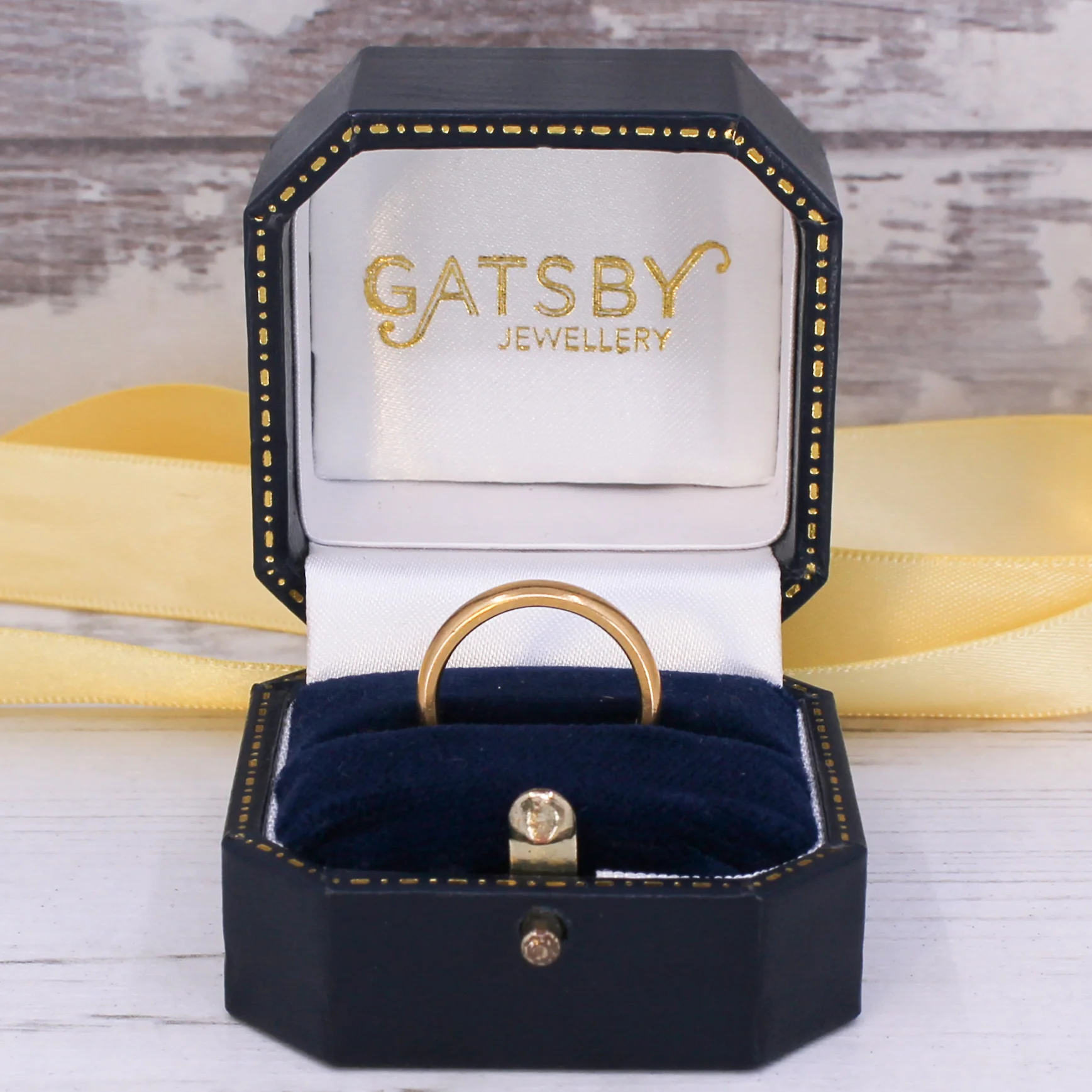 Vintage 22k Yellow Gold Wedding Band Ring, dated 1960, size J - Image 5