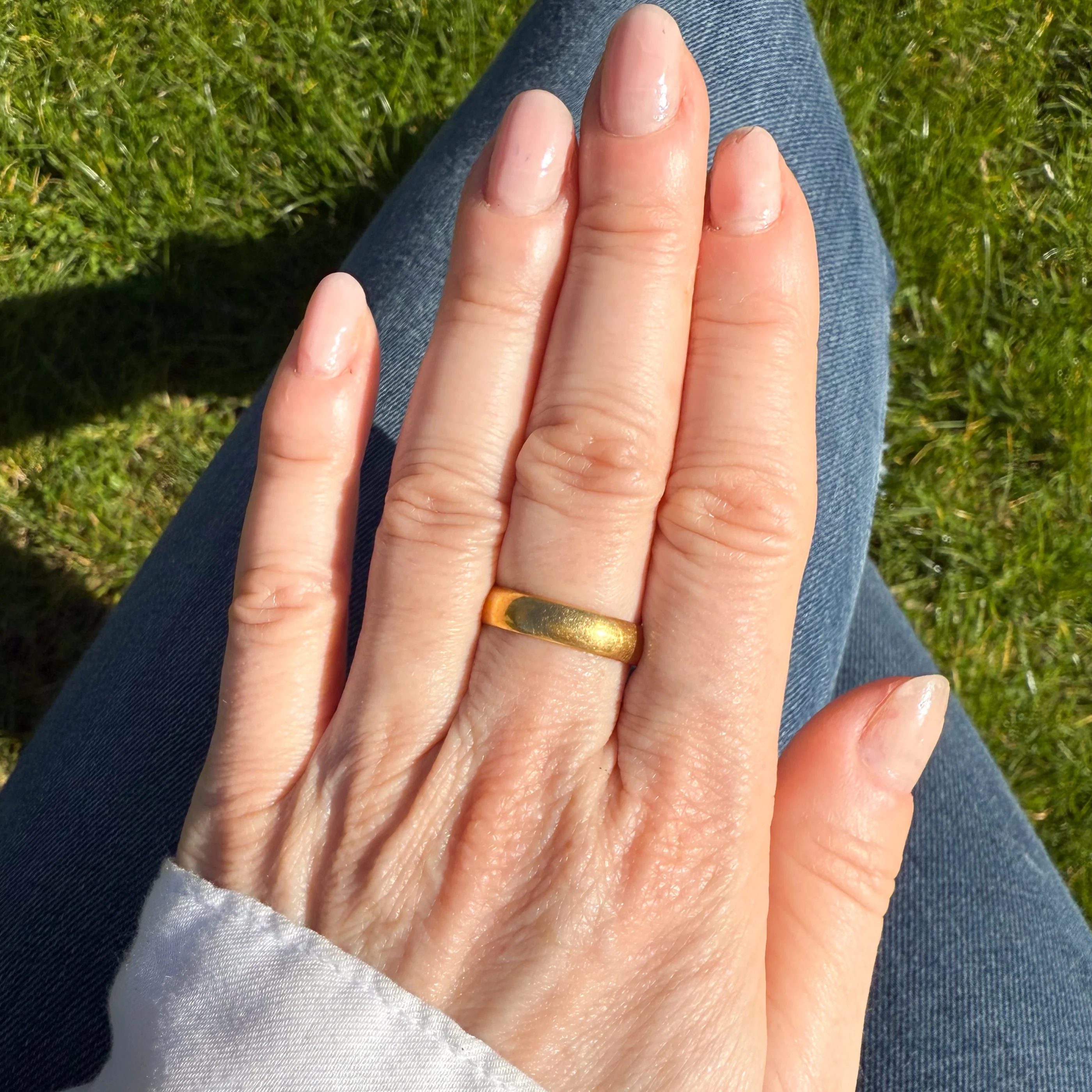 Vintage 22k Yellow Gold Wedding Band Ring, dated 1965, size Q - Image 2